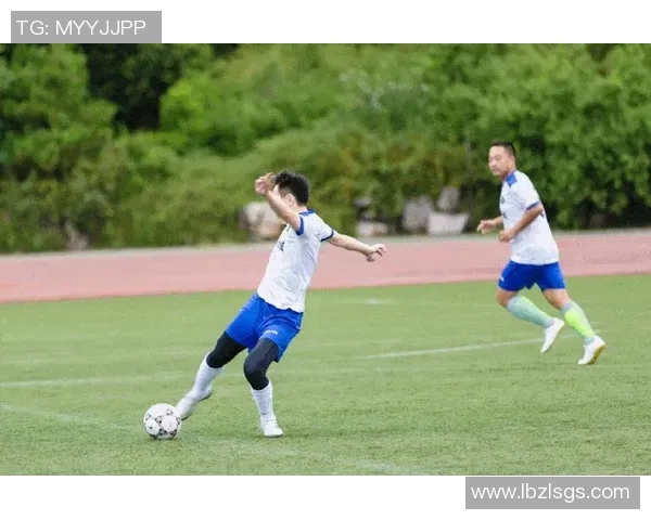 足球明星动态全景揭秘足球赛事精彩回顾与分析